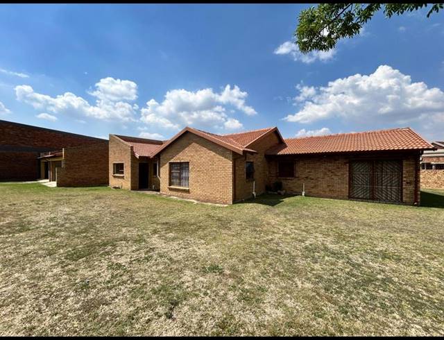 3 BEDROOM HOUSE FOR SALE IN DUNNOTTAR